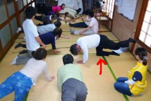 屋外で、公園体操スタート！