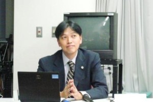 そのサイン、もしかしてＳＯＳ？